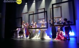 „Tajemniczy ogród”. Widowisko w wykonaniu grup artystycznych MDK (zdjęcia z przedstawienia i próby)