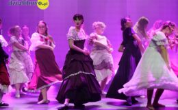 „Tajemniczy ogród”. Widowisko w wykonaniu grup artystycznych MDK (zdjęcia z przedstawienia i próby)