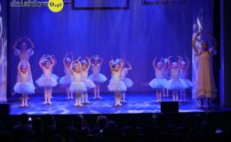 „Tajemniczy ogród”. Widowisko w wykonaniu grup artystycznych MDK (zdjęcia z przedstawienia i próby)
