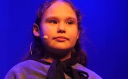 „Tajemniczy ogród”. Widowisko w wykonaniu grup artystycznych MDK (zdjęcia z przedstawienia i próby)