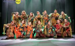 „Tajemniczy ogród”. Widowisko w wykonaniu grup artystycznych MDK (zdjęcia z przedstawienia i próby)