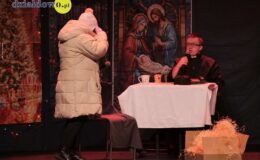 „Maleńka miłość” – przedstawienie w wykonaniu Zespołu teatralno-muzyczny Warsztatów Terapii Zajęciowej 
