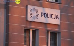 napis policja na budynku komendy policji w Działdowie