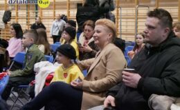 Finał Wielkiej Orkiestry Świątecznej Pomocy w Działdowie. Historyczna licytacja – pierwsza kąpiel w nowym basenie za 17 tys. zł