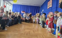 „Krasnoludki” z występem z okazji Dnia Babci i Dziadka
