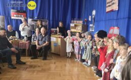 „Krasnoludki” z występem z okazji Dnia Babci i Dziadka 