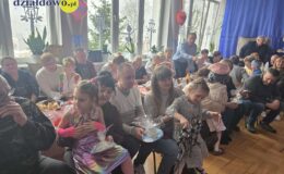„Krasnoludki” z występem z okazji Dnia Babci i Dziadka 