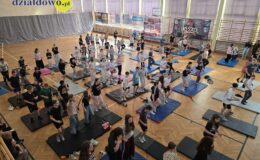 Joga dla duszy i ciała. Drugi dzień forum „Mosty zamiast murów” w Szkole Podstawowej nr 4