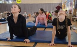 Joga dla duszy i ciała. Drugi dzień forum „Mosty zamiast murów” w Szkole Podstawowej nr 4