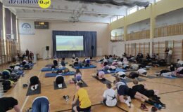 Joga dla duszy i ciała. Drugi dzień forum „Mosty zamiast murów” w Szkole Podstawowej nr 4