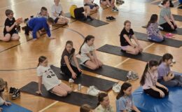 Joga dla duszy i ciała. Drugi dzień forum „Mosty zamiast murów” w Szkole Podstawowej nr 4