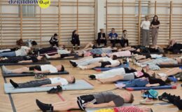 Joga dla duszy i ciała. Drugi dzień forum „Mosty zamiast murów” w Szkole Podstawowej nr 4