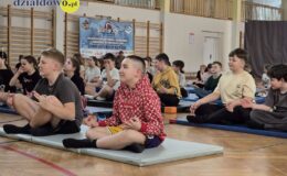 Joga dla duszy i ciała. Drugi dzień forum „Mosty zamiast murów” w Szkole Podstawowej nr 4
