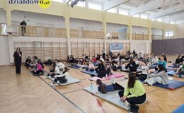 Joga dla duszy i ciała. Drugi dzień forum „Mosty zamiast murów” w Szkole Podstawowej nr 4
