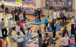 Joga dla duszy i ciała. Drugi dzień forum „Mosty zamiast murów” w Szkole Podstawowej nr 4