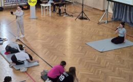 Joga dla duszy i ciała. Drugi dzień forum „Mosty zamiast murów” w Szkole Podstawowej nr 4