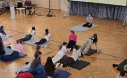 Joga dla duszy i ciała. Drugi dzień forum „Mosty zamiast murów” w Szkole Podstawowej nr 4