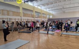 Joga dla duszy i ciała. Drugi dzień forum „Mosty zamiast murów” w Szkole Podstawowej nr 4