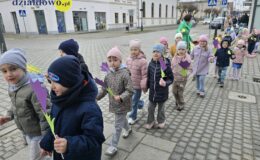 Przedszkolaki witają wiosnę 