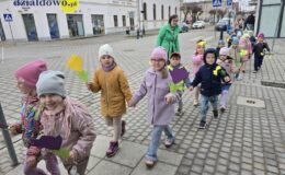 Przedszkolaki witają wiosnę 