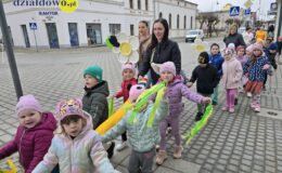 Przedszkolaki witają wiosnę 