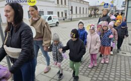 Przedszkolaki witają wiosnę 