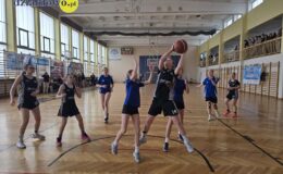 Koszykówka. „Jedynka” utrzymała prowadzenie, „Czwórka” wskoczyła na drugie miejsce