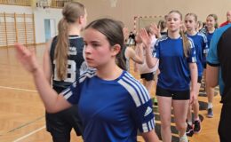 Koszykówka. „Jedynka” utrzymała prowadzenie, „Czwórka” wskoczyła na drugie miejsce