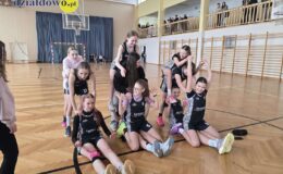 Czwórka wygrała Turniej Koszykówki dziewcząt rocznika 2011 i młodszych w ramach współzawodnictwa SP