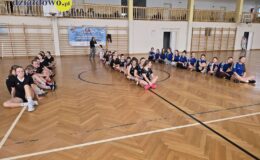 Czwórka wygrała Turniej Koszykówki dziewcząt rocznika 2011 i młodszych w ramach współzawodnictwa SP