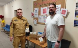 Strażacy w trosce o bezpieczeństwo. Przekazali czujki dymu i tlenku węgla