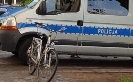 policyjny radiowóz i rower / fot. policja