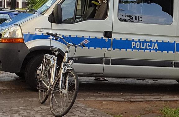 policyjny radiowóz i rower / fot. policja