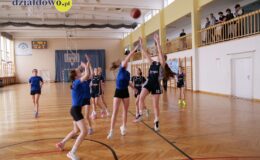 Czwórka wygrała Turniej Koszykówki dziewcząt rocznika 2011 i młodszych w ramach współzawodnictwa SP