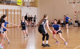 Czwórka wygrała Turniej Koszykówki dziewcząt rocznika 2011 i młodszych w ramach współzawodnictwa SP
