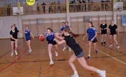Czwórka wygrała Turniej Koszykówki dziewcząt rocznika 2011 i młodszych w ramach współzawodnictwa SP