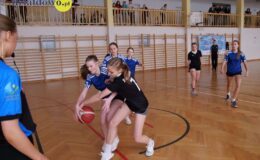 Czwórka wygrała Turniej Koszykówki dziewcząt rocznika 2011 i młodszych w ramach współzawodnictwa SP