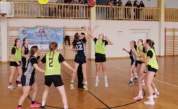 Czwórka wygrała Turniej Koszykówki dziewcząt rocznika 2011 i młodszych w ramach współzawodnictwa SP