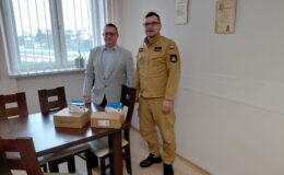 Strażacy w trosce o bezpieczeństwo. Przekazali czujki dymu i tlenku węgla