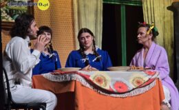 Przedstawienie grupy teatralne Pewni Niepewni pt. „Pani Dulska przed sądem”