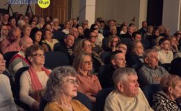 Przedstawienie grupy teatralne Pewni Niepewni pt. „Pani Dulska przed sądem”