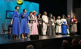Przedstawienie grupy teatralne Pewni Niepewni pt. „Pani Dulska przed sądem”
