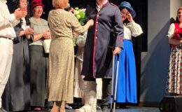 Przedstawienie grupy teatralne Pewni Niepewni pt. „Pani Dulska przed sądem”