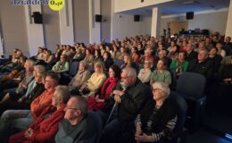Przedstawienie grupy teatralne Pewni Niepewni pt. „Pani Dulska przed sądem”