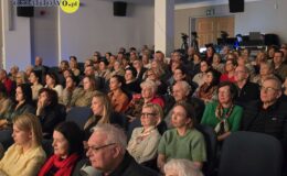 Przedstawienie grupy teatralne Pewni Niepewni pt. „Pani Dulska przed sądem”