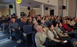 Przedstawienie grupy teatralne Pewni Niepewni pt. „Pani Dulska przed sądem”