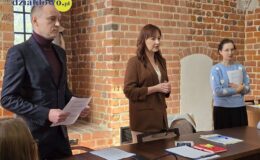 Zofia Nadolska i Nina Madej będą walczyć w finale konkursu “Wiedzy o Zamkach Gotyckich”
