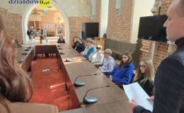 Zofia Nadolska i Nina Madej będą walczyć dla w finale konkursu “Polskie zamki gotyckie”
