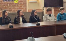 Zofia Nadolska i Nina Madej będą walczyć dla w finale konkursu “Polskie zamki gotyckie”