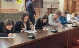 Zofia Nadolska i Nina Madej będą walczyć dla w finale konkursu “Polskie zamki gotyckie”